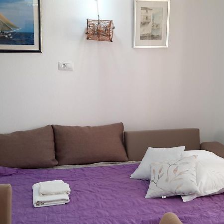 Apartments Villa Beba Komiza Bagian luar foto