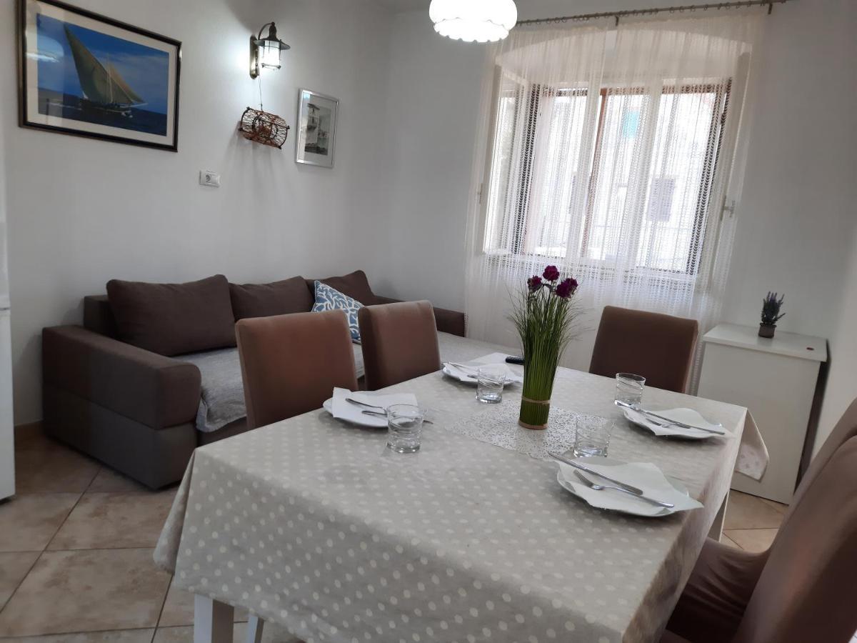 Apartments Villa Beba Komiza Bagian luar foto