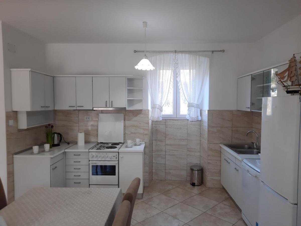 Apartments Villa Beba Komiza Bagian luar foto
