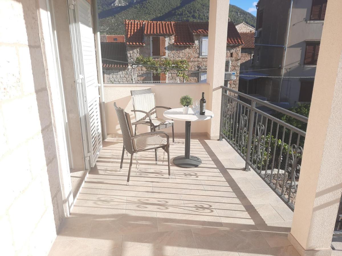 Apartments Villa Beba Komiza Bagian luar foto