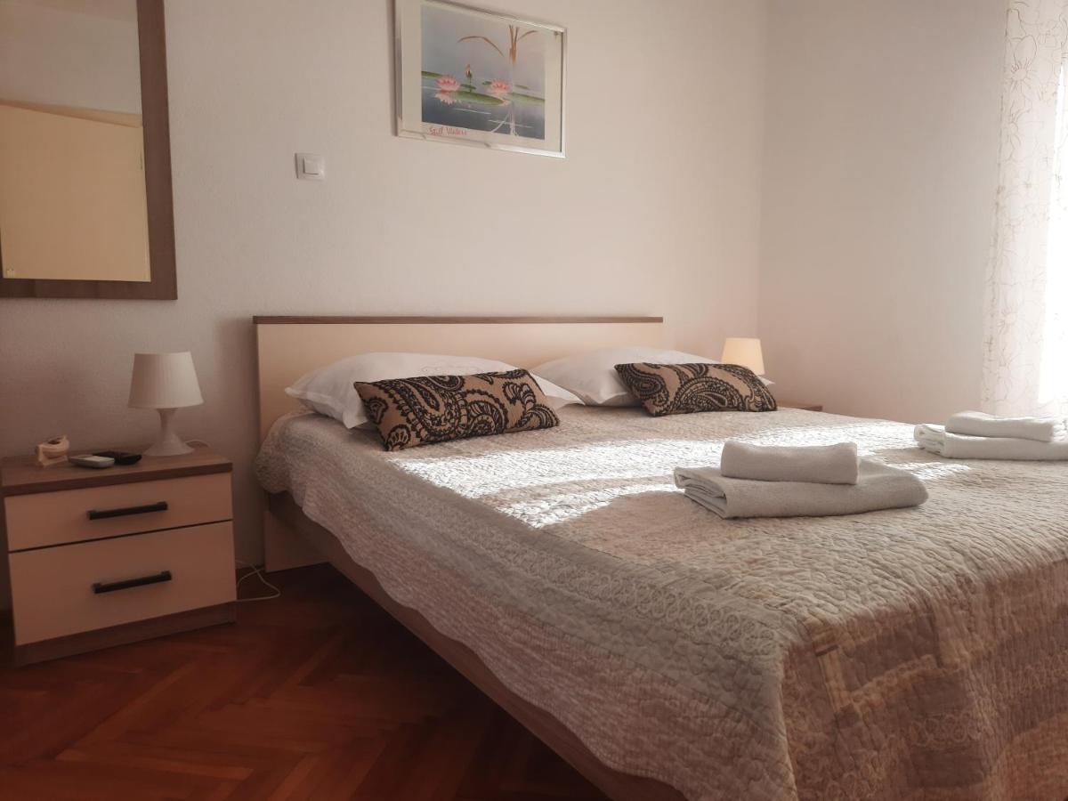 Apartments Villa Beba Komiza Bagian luar foto