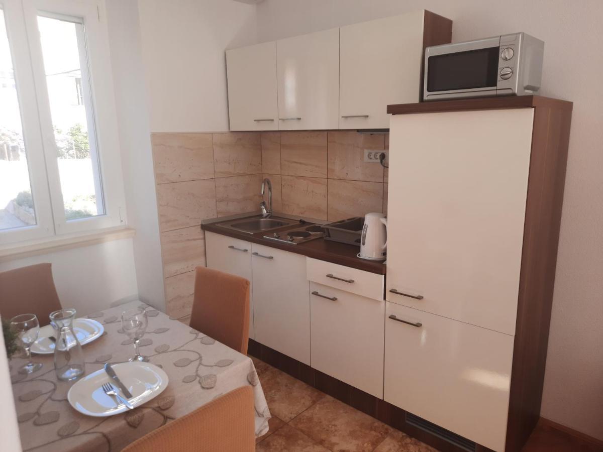 Apartments Villa Beba Komiza Bagian luar foto