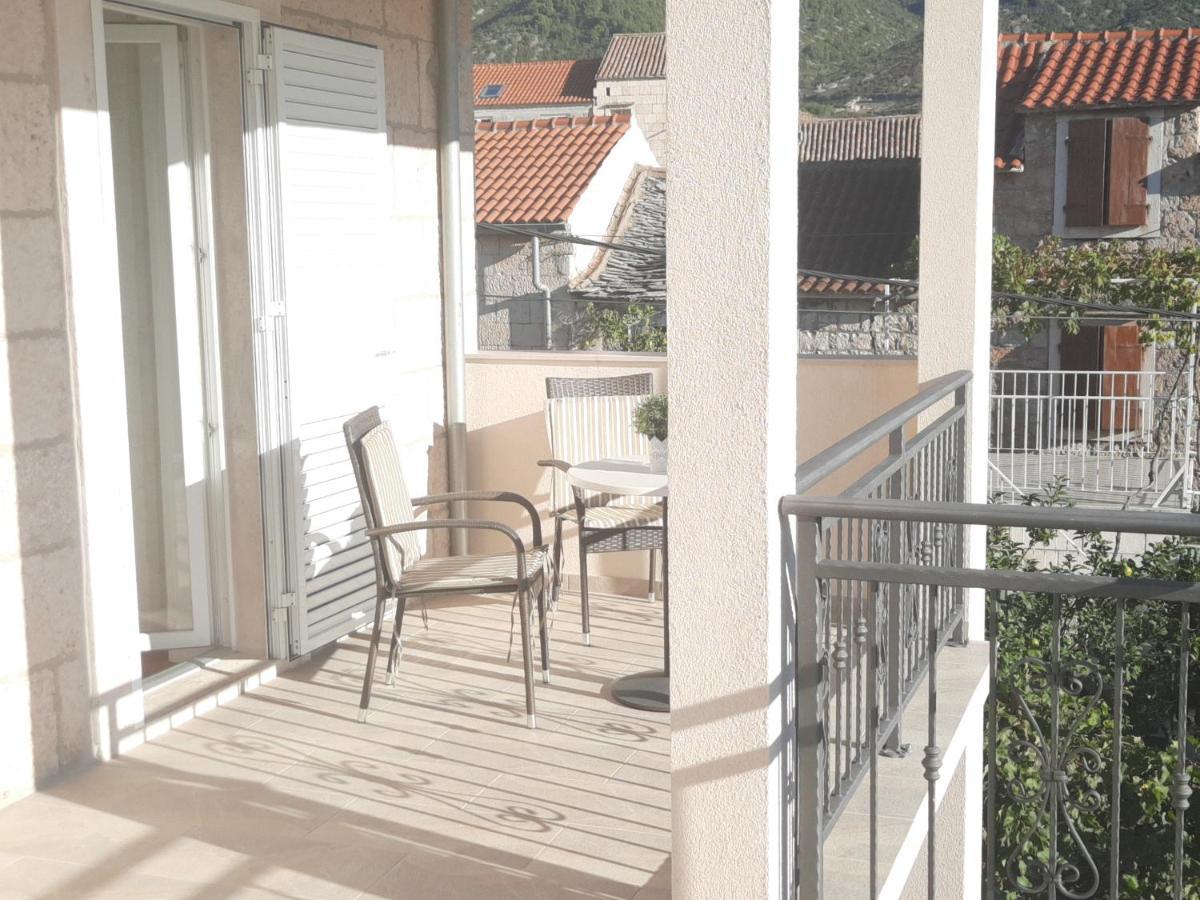 Apartments Villa Beba Komiza Bagian luar foto