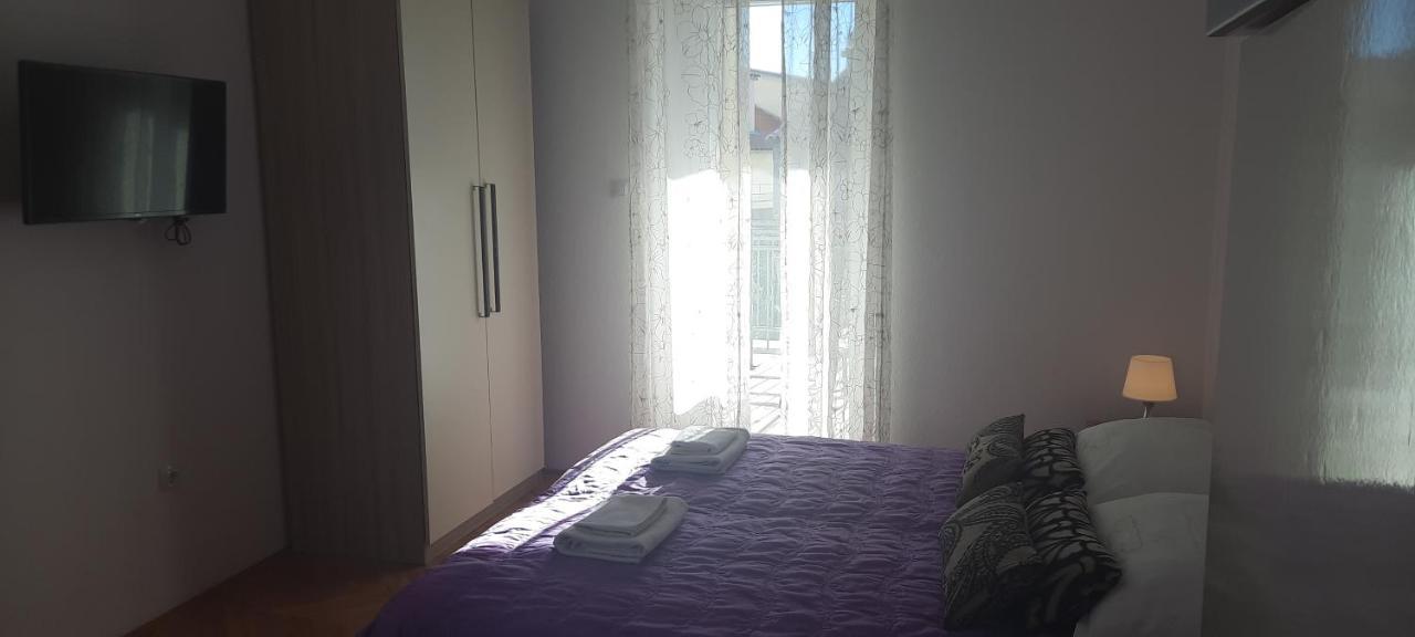 Apartments Villa Beba Komiza Bagian luar foto