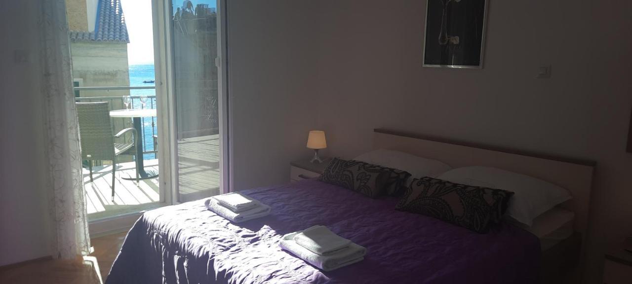 Apartments Villa Beba Komiza Bagian luar foto