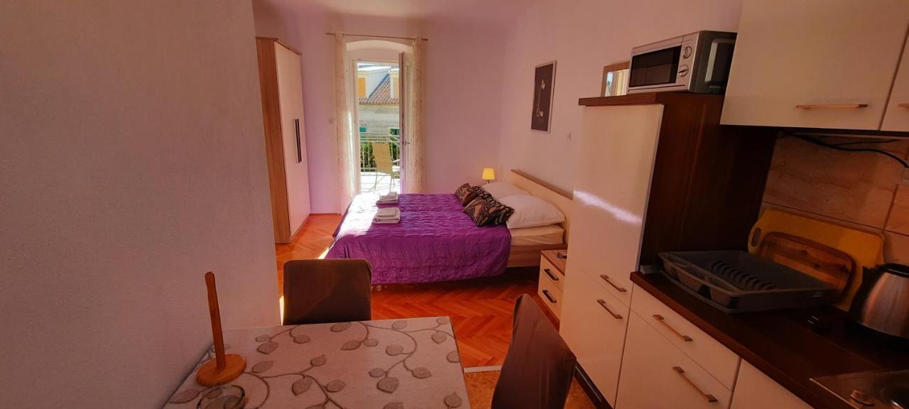 Apartments Villa Beba Komiza Bagian luar foto