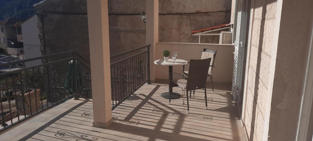 Apartments Villa Beba Komiza Bagian luar foto