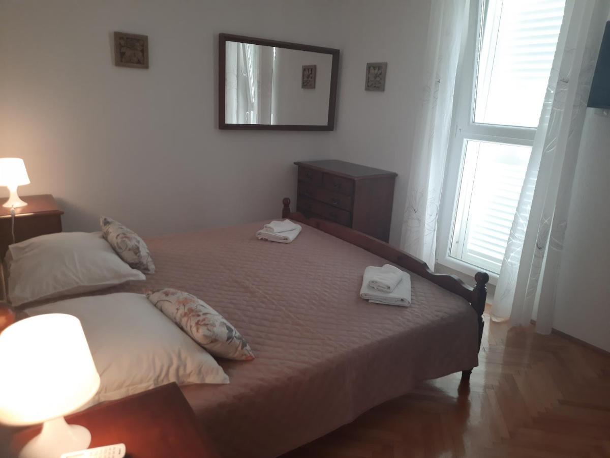 Apartments Villa Beba Komiza Bagian luar foto