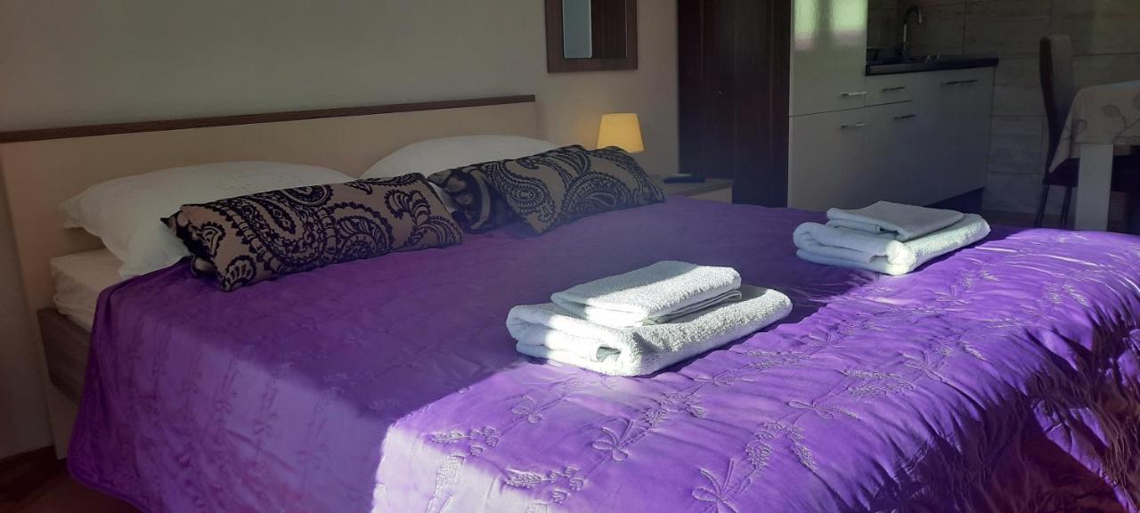 Apartments Villa Beba Komiza Bagian luar foto