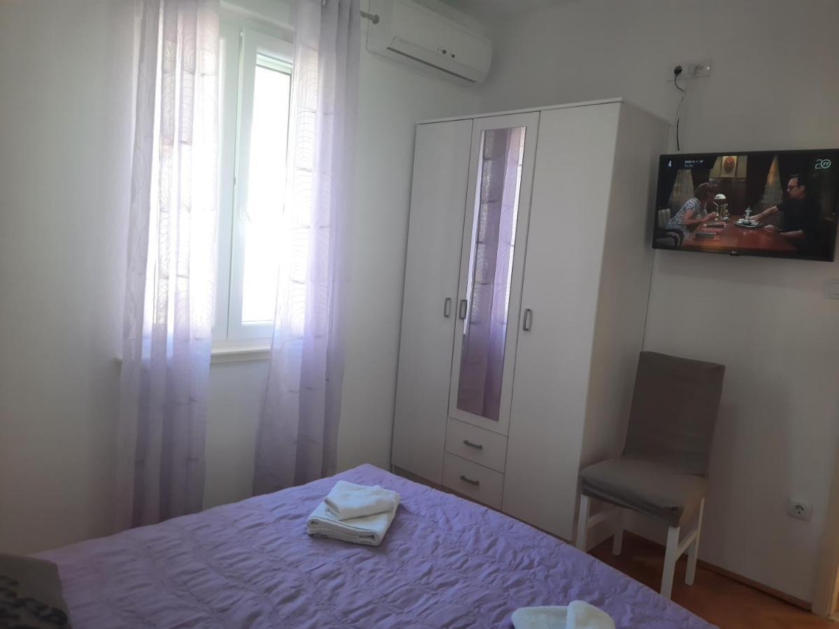 Apartments Villa Beba Komiza Bagian luar foto